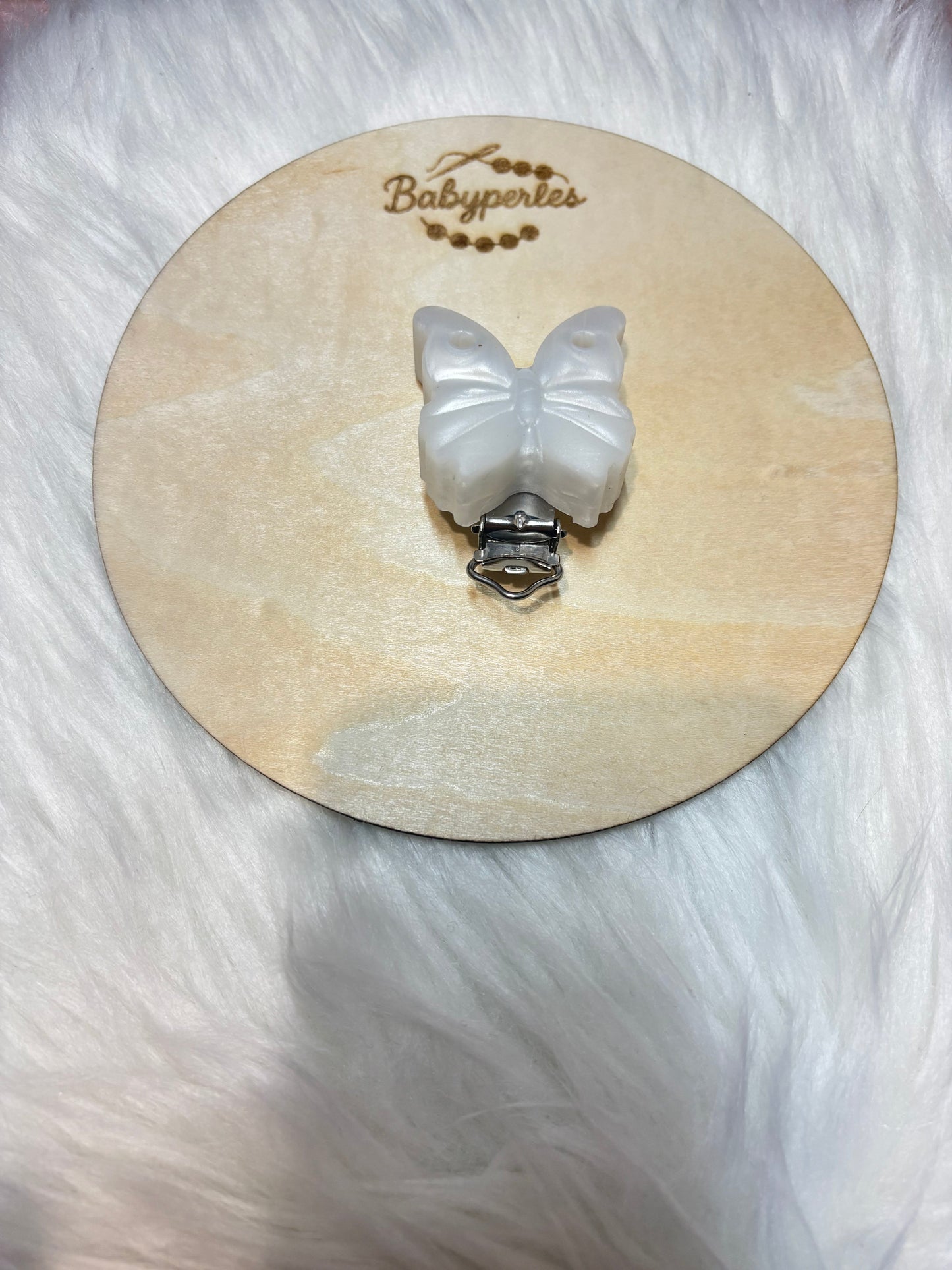 Clip papillon blanc nacré