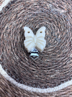 Clip papillon beige pailletée