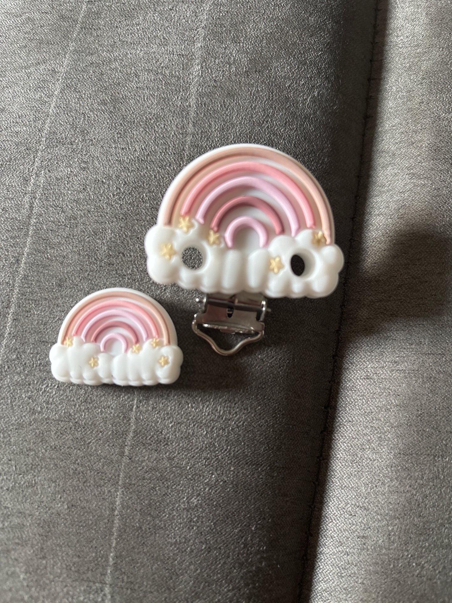 Attache tétine arc en ciel