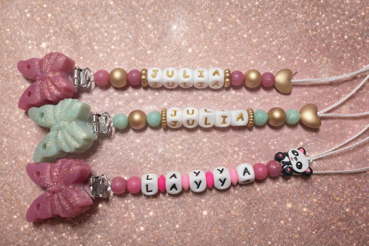 Attache tétine papillon pailletée