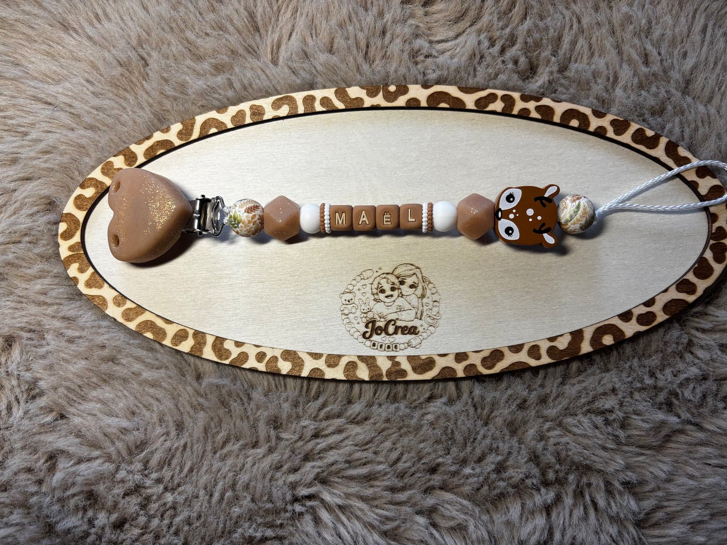 Attache tétine biche en bois