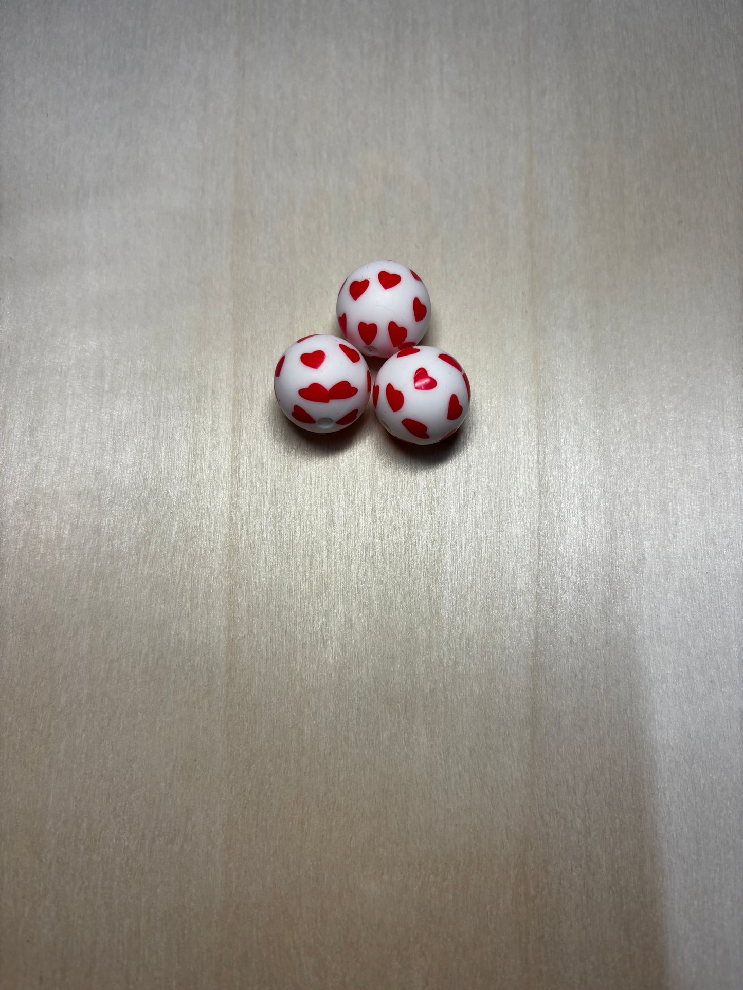 Perles petits cœurs rouge 15 mm