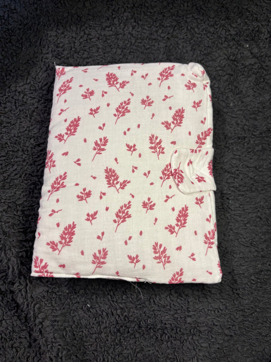 Carnet de santé feuillage rose en gaz de coton